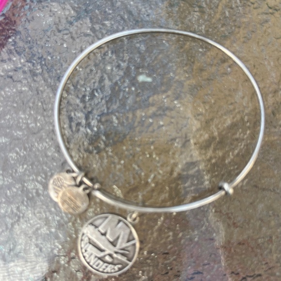 Alex and Ani NY Islanders - Picture 1 of 1